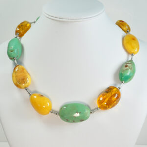 Zielona siła życia i złote światło słońca - naszyjnik z bursztynem i chryzoprazem