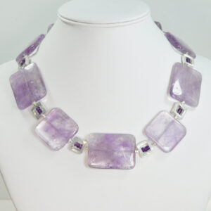 Naszyjnik jak poranek o lawendowym odcieniu