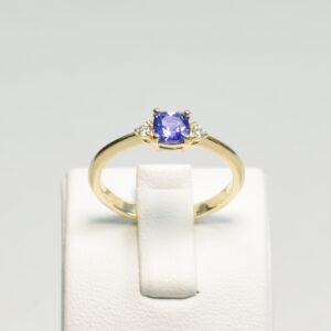 Luksusowy pierścionek z tanzanitem i diamentami